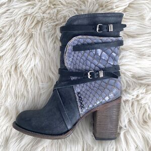 Freebird Baker Boots Crocodile pattern Embossed Leather Buckles  sz 10 New